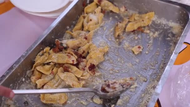Σεφ Μαγειρεύοντας Casonsei Ιταλικά Γεμιστά Ζυμαρικά Καταγωγής Μπρέσια Και Μπέργκαμο — Αρχείο Βίντεο