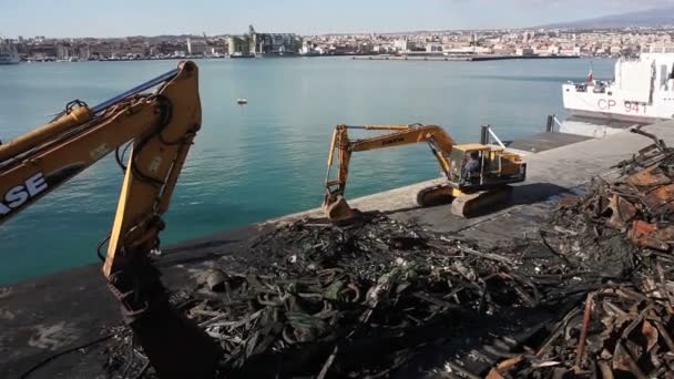 Catania Italy December Cranes Next Piles Garbage Metal Scrap Catania — Stock Video