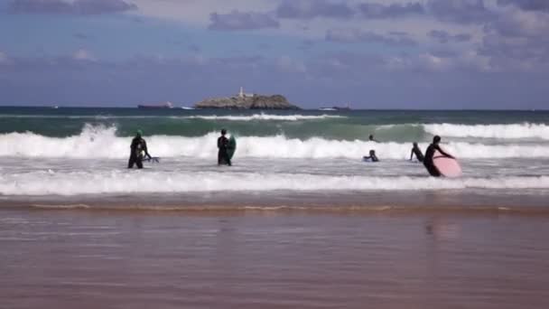 Santander Spanien August Boys Teen Surfen Kantabrischen Meer August 2016 — Stockvideo