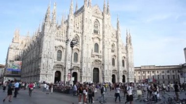 MILAN, İtalya - EPTEMBER, 06 Eylül 2015 'te Duomo Meydanı' ndaki Katedral manzarası