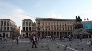 MILAN, İtalya - EPTEMBER, 06 Eylül 2015 'te Duomo Meydanı' ndaki Katedral manzarası