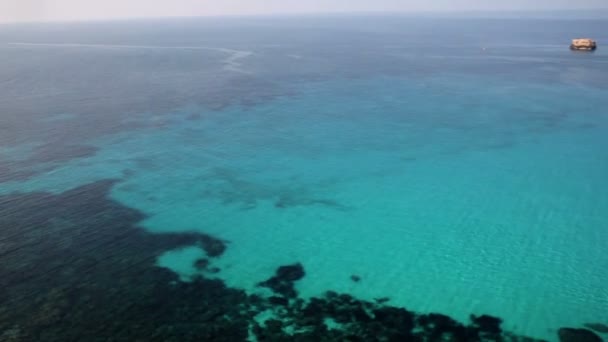 Utsikt Över Den Mest Kända Havsplatsen Lampedusa Det Heter Spiaggia — Stockvideo