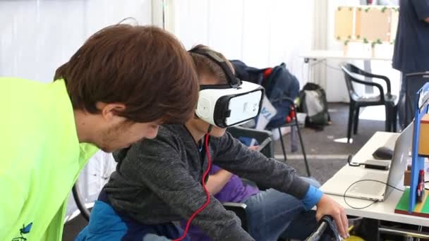 Trieste Italia Septiembre Bicicleta Interactiva Prueba Auriculares Durante Feria Trieste — Vídeos de Stock