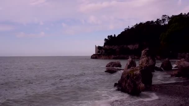 Άποψη Της Ακτής Trieste Miramare Κάστρο Στο Παρασκήνιο — Αρχείο Βίντεο