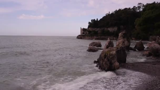 Vista Costa Trieste Con Castillo Miramare Fondo — Vídeo de stock