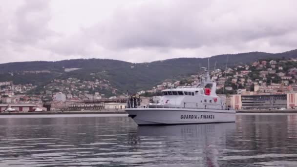 Trieste Talya Mayıs 2016 Talyan Finans Polisinin Devriye Botunun Görüntüsü — Stok video