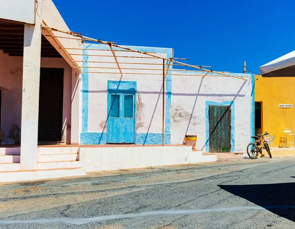 Linosaの典型的な家の眺め それは地中海のシチリア島チャンネルのPelagie島の一つであります — ストック写真