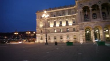 İtalya, Trieste 'de gün batımında Piazza Unit' in görüntüsü