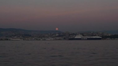Trieste 'nin feribottan görünüşü