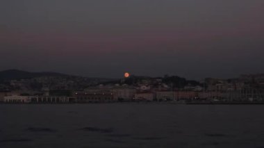 Trieste 'nin feribottan görünüşü