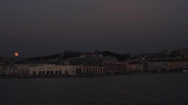 Trieste 'nin feribottan görünüşü