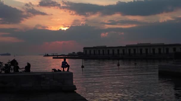 Hombre Pescando Mar Trieste — Vídeos de Stock