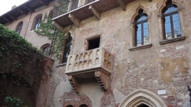 VERONA, İTALYA - 07 Nisan 2017 'de Verona' daki Juliet 'in Balkonunun görüntüsü