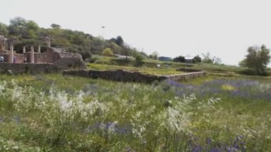PIAZZA ARMERINA, ITALY - APRIL, 24: Villa Romana del Casale, 24 Nisan 2019 tarihinde fresk ve mozaik koleksiyonu ile ünlü UNESCO Dünya Mirası olarak belirlenen Roma villası