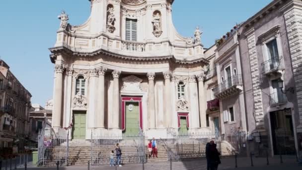 Catania イタリア エイプリル 2019年4月26日のエトナ通りに位置するColleggiata教会の眺め — ストック動画