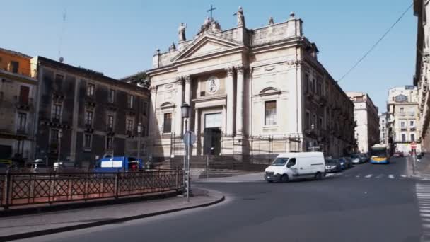 Catania イタリア エイプリル 2019年4月26日のステシコロ広場のサン ビアジオ教会とローマ遺跡の眺め — ストック動画