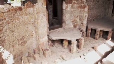 PIAZZA ARMERINA, İtalya - Nisan 24: Villa Romana del Casale, 24 Nisan 2019 tarihinde olağanüstü fresk ve mozaik koleksiyonuyla ünlüdür.