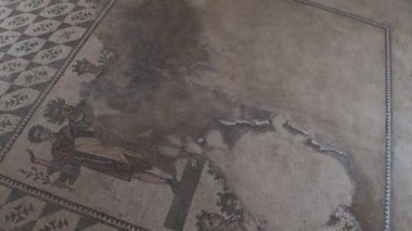 PIAZZA ARMERINA, ITALY - 24 Nisan 2019: Villa Romana del Casale 'nin olağanüstü fresk ve mozaik koleksiyonuyla ünlü mozaikleri