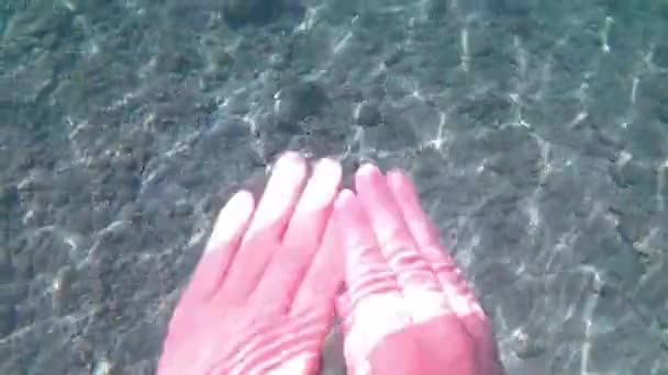 Schwimmen Unter Wasser Beim Schnorcheln Der Adria — Stockvideo
