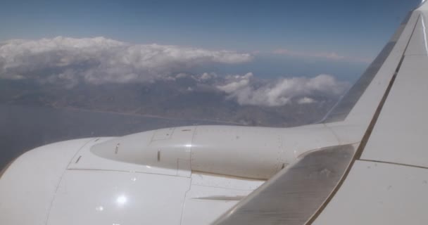 Uma Vista Avião Aeronave Está Voando Através Das Nuvens Asas — Vídeo de Stock