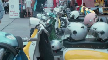 TRIESTE, İTALYA - 01 Ekim 2019 'da Ulusal Vintage Araç Günü' nde birçok Lambretta scooterı ifşa edildi.