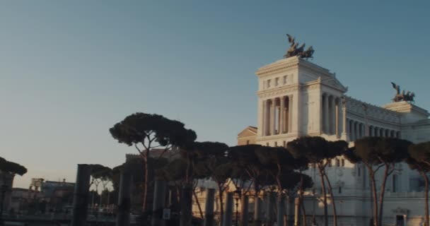 意大利罗马 2008年1月8日 2020年1月8日清晨对特拉扬圆柱和维克多 伊曼纽尔二世国家纪念碑的观景 — 图库视频影像