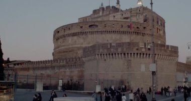 Roma, İtalya - 08 Ocak 2020 'de genellikle Castel Sant' Angelo olarak bilinen Hadrian Anıtmezarının görüntüsü