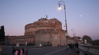 Roma, İtalya - 08 Ocak 2020 'de genellikle Castel Sant' Angelo olarak bilinen Hadrian Anıtmezarının görüntüsü