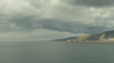 İtalya 'da sonbahar mevsiminde Trieste körfezi manzarası