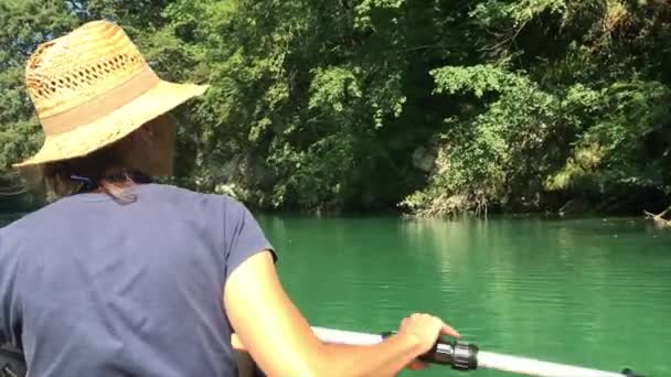 Güneşin Altında Kano Gezisi Slovenya Nın Soca Nehrinde Dinlendirici Bir — Stok video