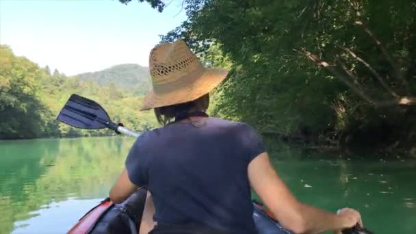 Canoë Sous Lumière Soleil Vue Arrière Une Fille Ramant Lors — Video