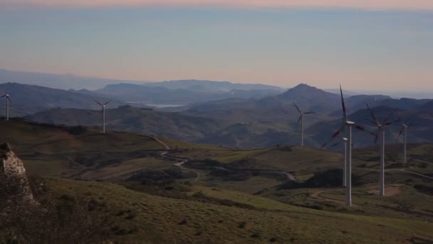 Вид Ветряные Мельницы Сельской Местности Сицилии Территория Энна — стоковое видео