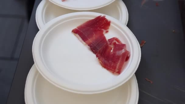 Trieste Italia Ottobre Donna Che Taglia Prosciutto Italiano Chiamato Prosciutto — Video Stock