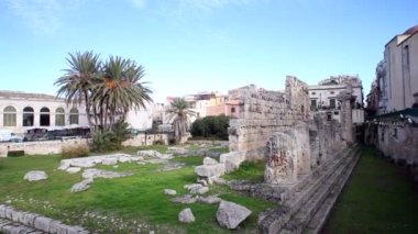 Apollo tapınağı İtalya 'nın Sicilya, Syracuse kentindeki Piazza Pancali' nin önündeki Ortygia 'daki en önemli antik Yunan anıtlarından biridir..