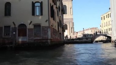 VENICE, İtalya - 08 Nisan 2017 'de Venedik gölündeki tipik kanal görüntüsü