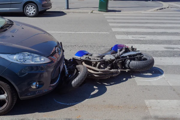 Scooter acidente na rua urbana — Fotografia de Stock