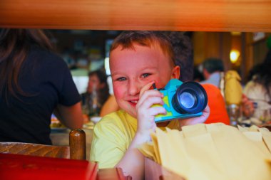 çocuk oyuncak kamera ile