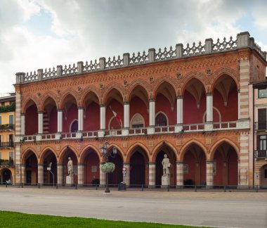 Sundurma Amulea, Padova