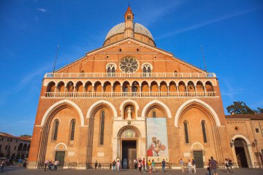 Aziz Antuan kurumlu Bazilikası