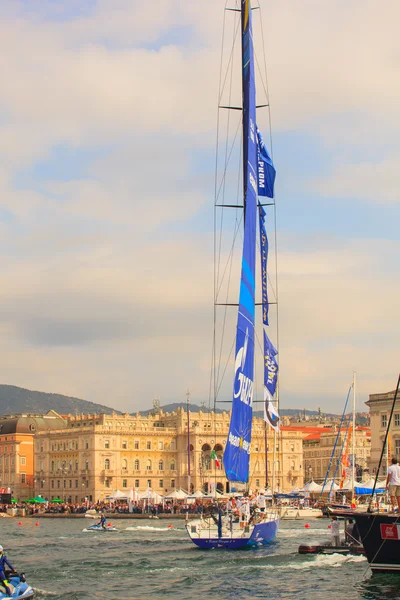 Esimit Europa 2 boot winnaar van de 46 th Barcolana regatta in Triëst — Stockfoto