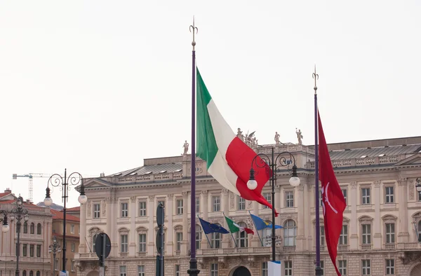 Drapeaux italiens et trieste — Photo