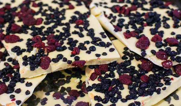 Milk chocolate with mixed berries — Stock Photo, Image