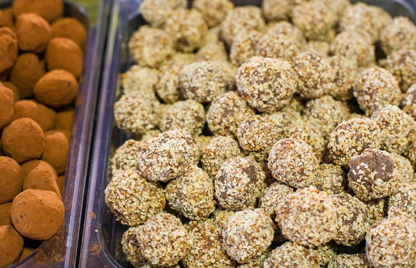 Balls of chocolate with pistachio — Stock Photo, Image