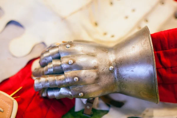 Iron glove of ancient Knights armour — Stock Photo, Image