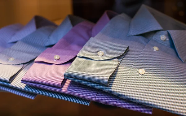 Erkek gömlek elbise dükkanı maruz