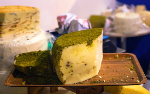 Фисташковый сыр — стоковое фото