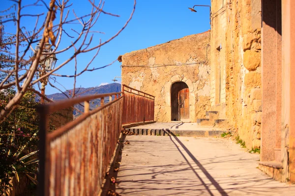 Leonforte street — Stockfoto