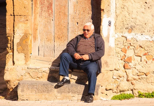 Γέρος που κάθεται — Φωτογραφία Αρχείου