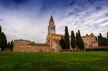 Basilica di Santa Maria Assunta ve çan kulesi, Aquileia, Ital