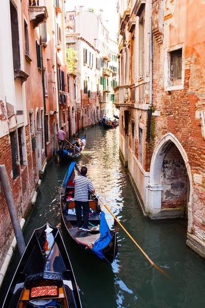 Gondolier у Венеції — стокове фото